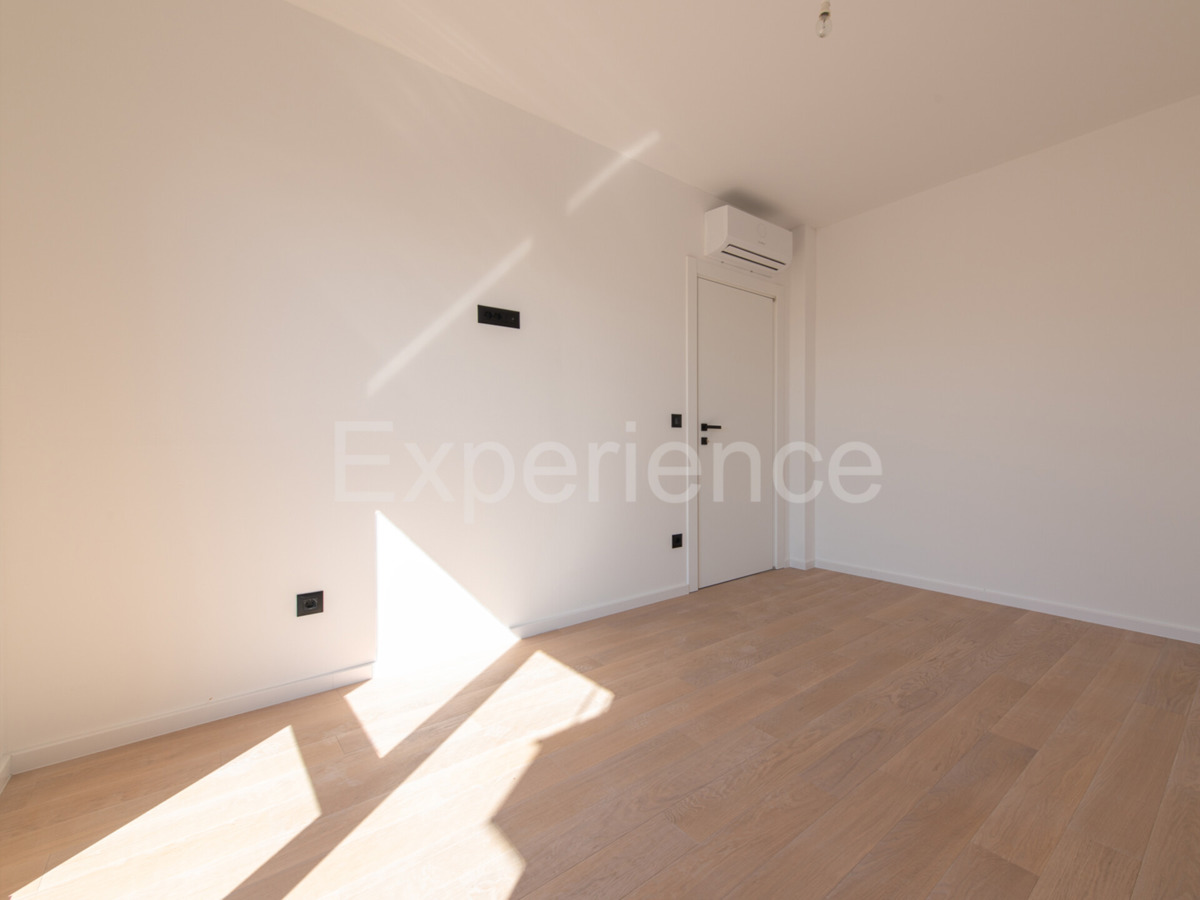 ISTRIA, Umago - appartamento in un nuovo edificio con garage, 3. piano, ASCENSORE!