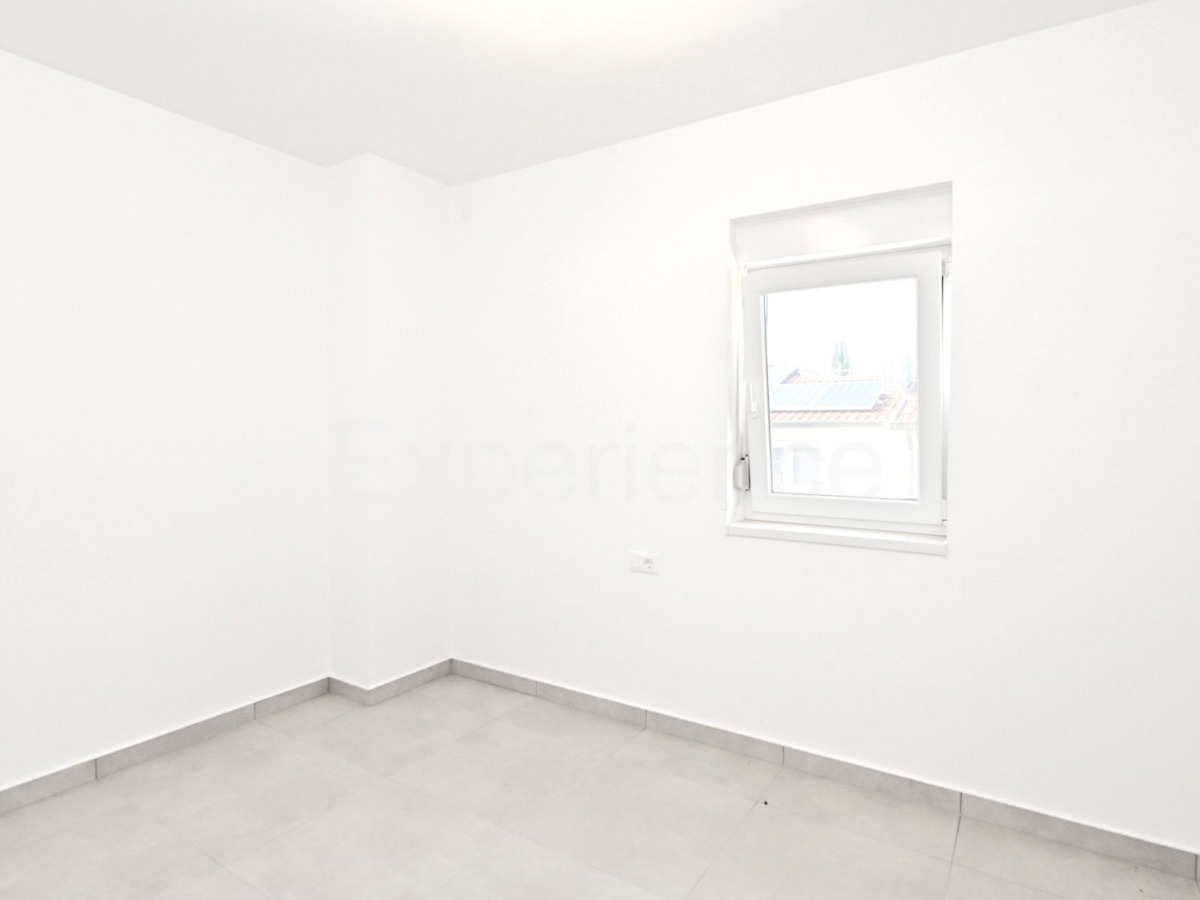 Savudrija - a circa 500 m dalla spiaggia, appartamento con garage, 1. piano