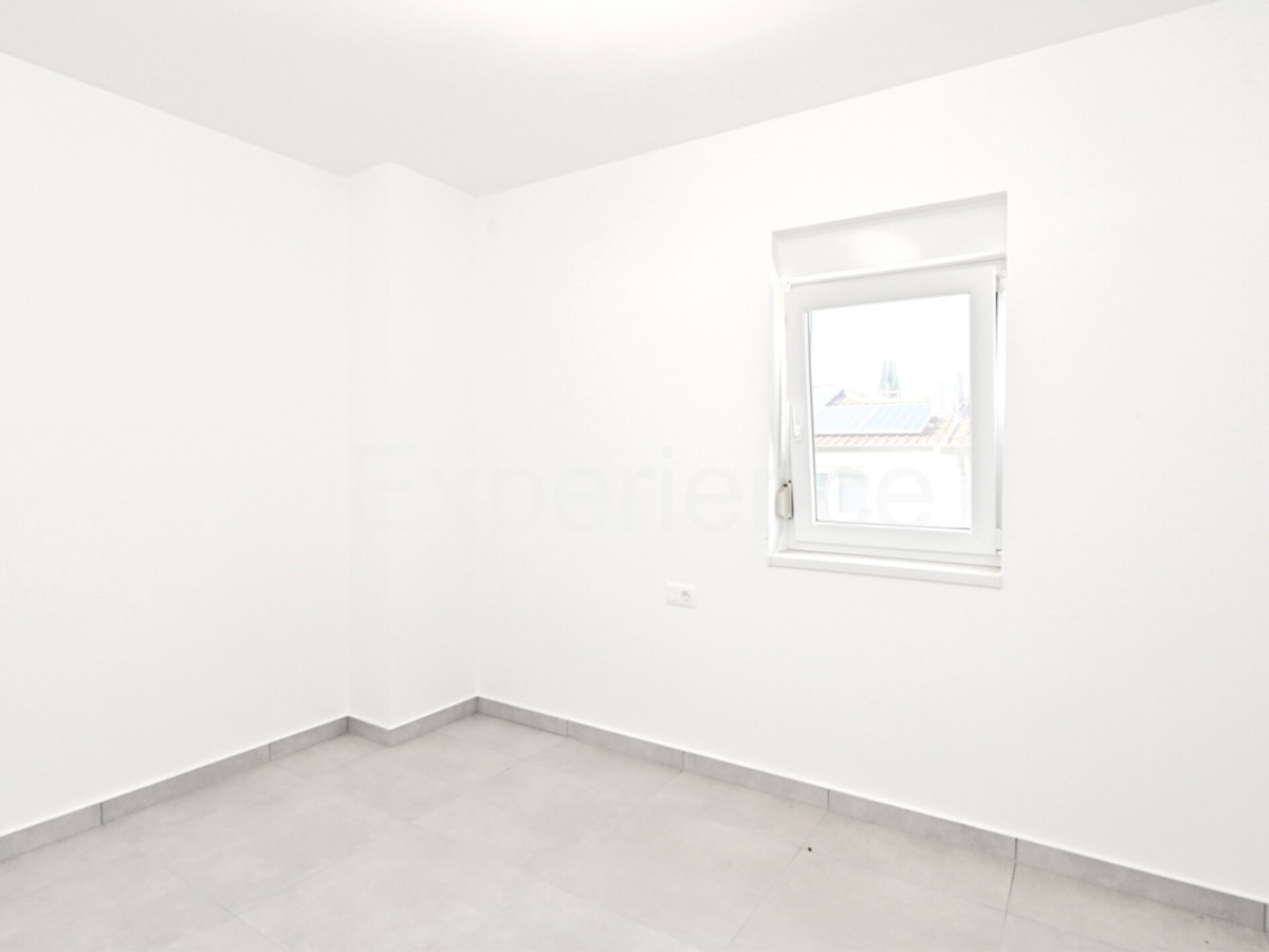 Savudrija - a circa 500 m dalla spiaggia, appartamento con garage, 1. piano