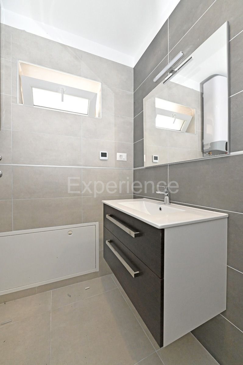 Savudrija - a circa 500 m dalla spiaggia, appartamento con garage, 1. piano