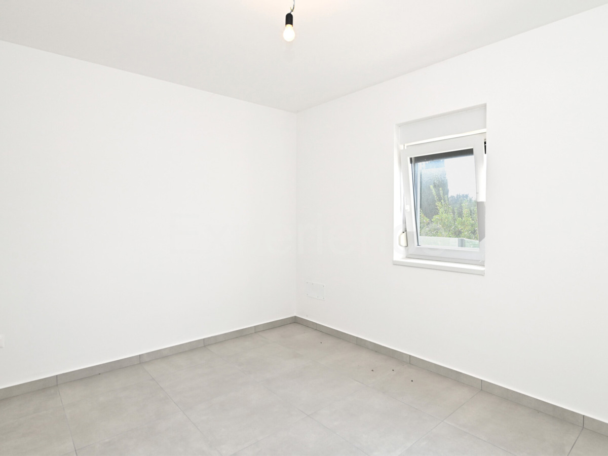 Savudrija - a circa 500 m dalla spiaggia, appartamento con garage, 1. piano