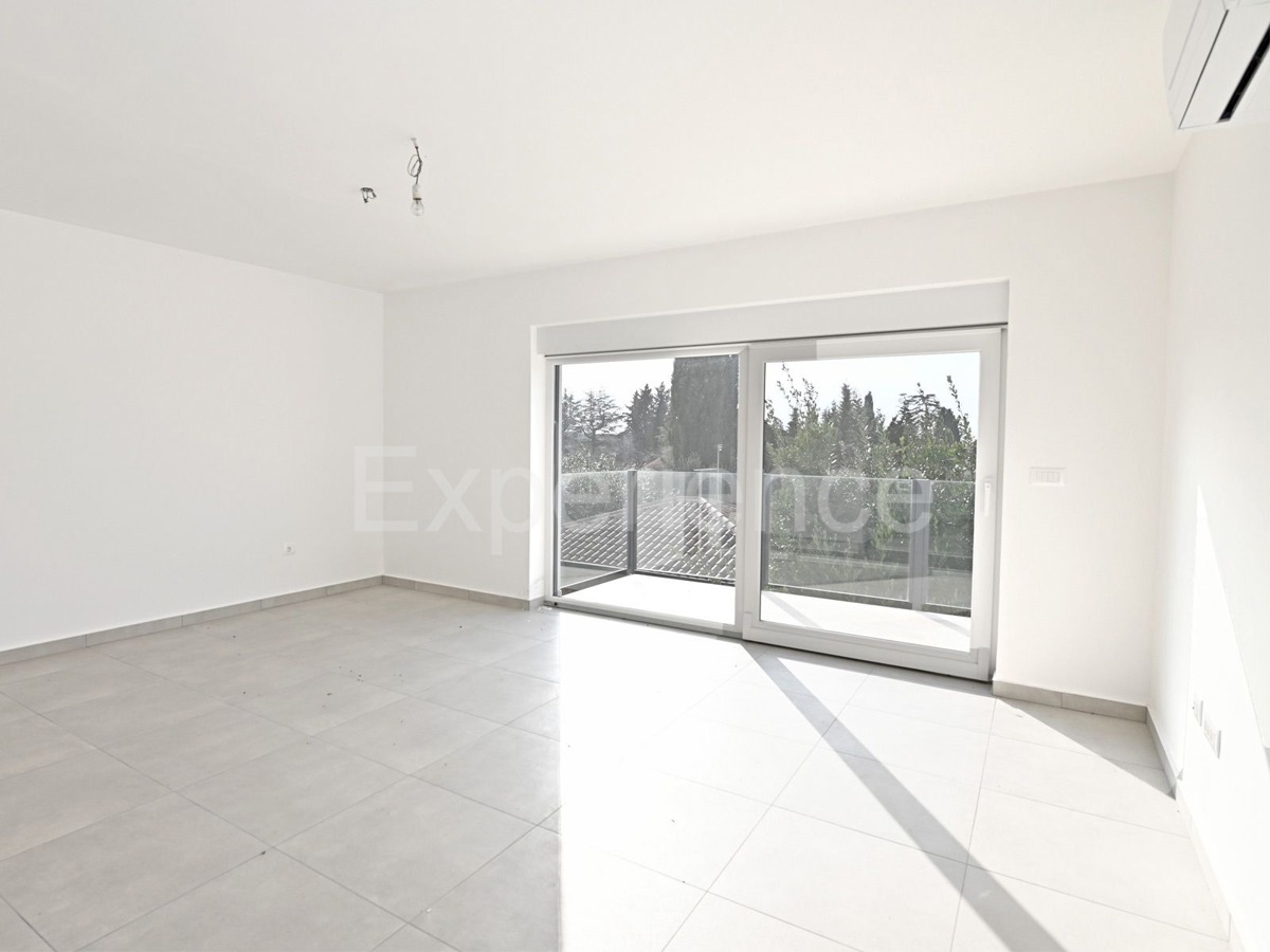 Savudrija - a circa 500 m dalla spiaggia, appartamento con garage, 1. piano