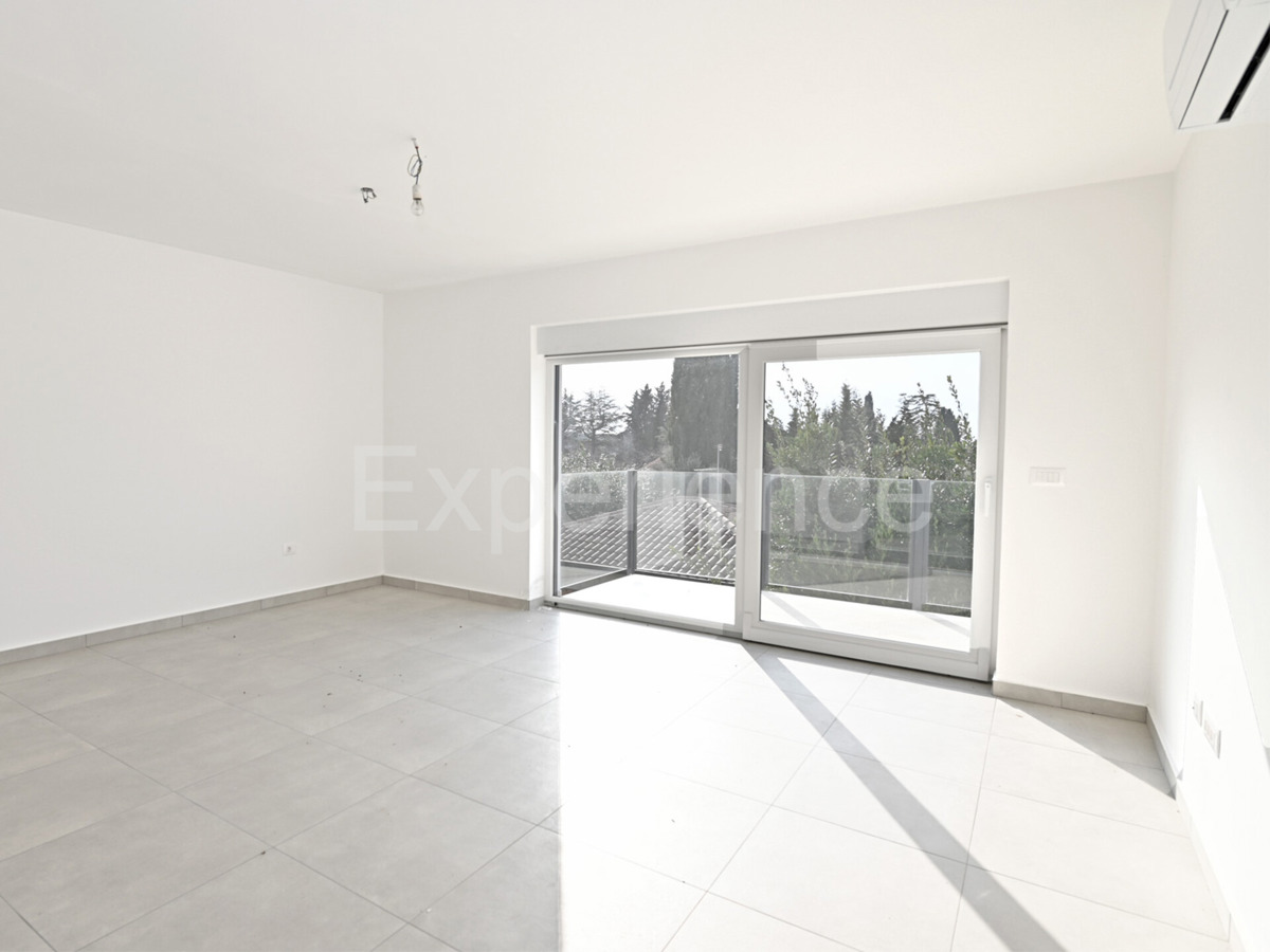 Savudrija - a circa 500 m dalla spiaggia, appartamento con garage, 1. piano