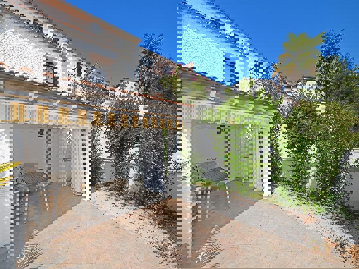 Červar Porat - elegante APPARTAMENTO CON GIARDINO, completamente ristrutturato!