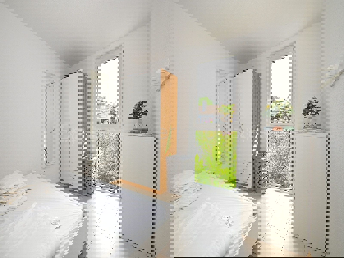 Červar Porat - elegante APPARTAMENTO CON GIARDINO, completamente ristrutturato!