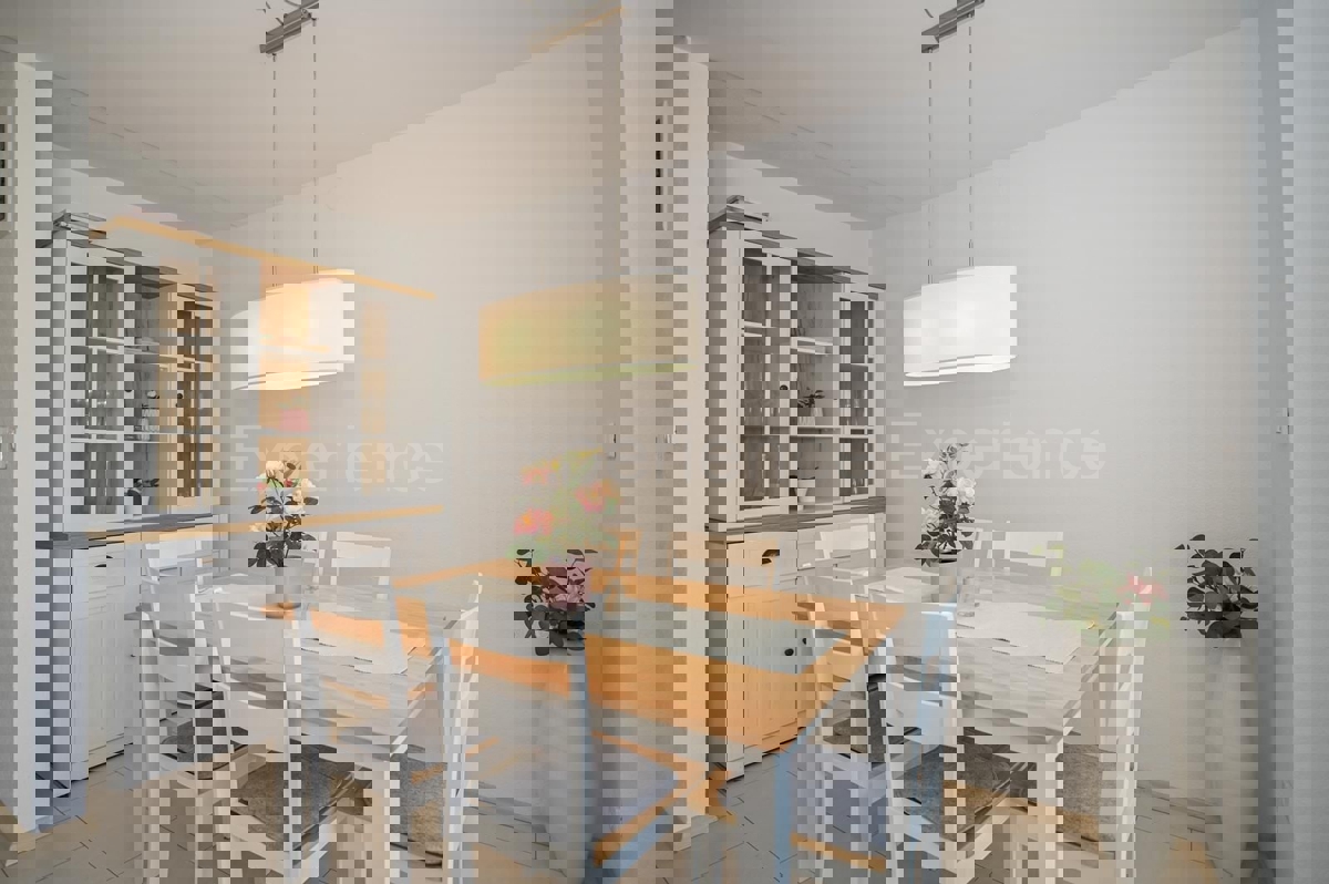 Červar Porat - elegante APPARTAMENTO CON GIARDINO, completamente ristrutturato!