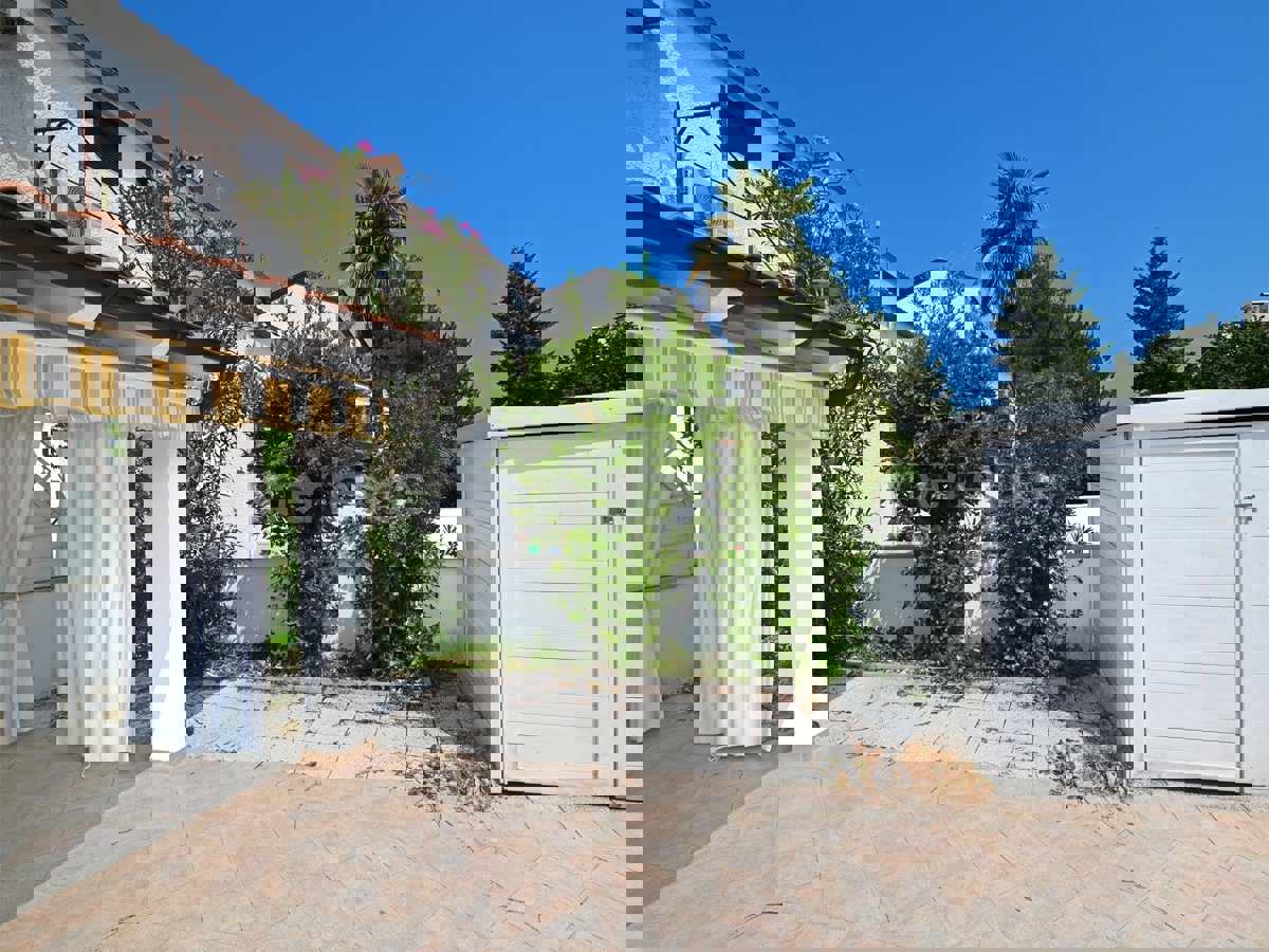 Červar Porat - elegante APPARTAMENTO CON GIARDINO, completamente ristrutturato!