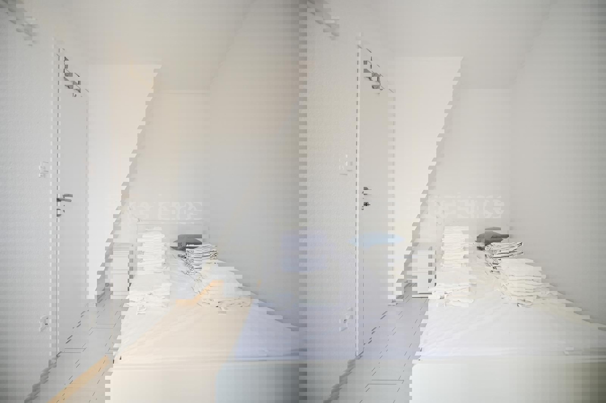 Červar Porat - elegante APPARTAMENTO CON GIARDINO, completamente ristrutturato!