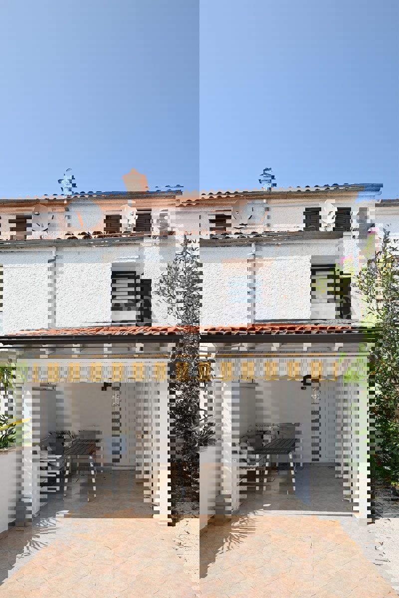 Červar Porat - elegante APPARTAMENTO CON GIARDINO, completamente ristrutturato!