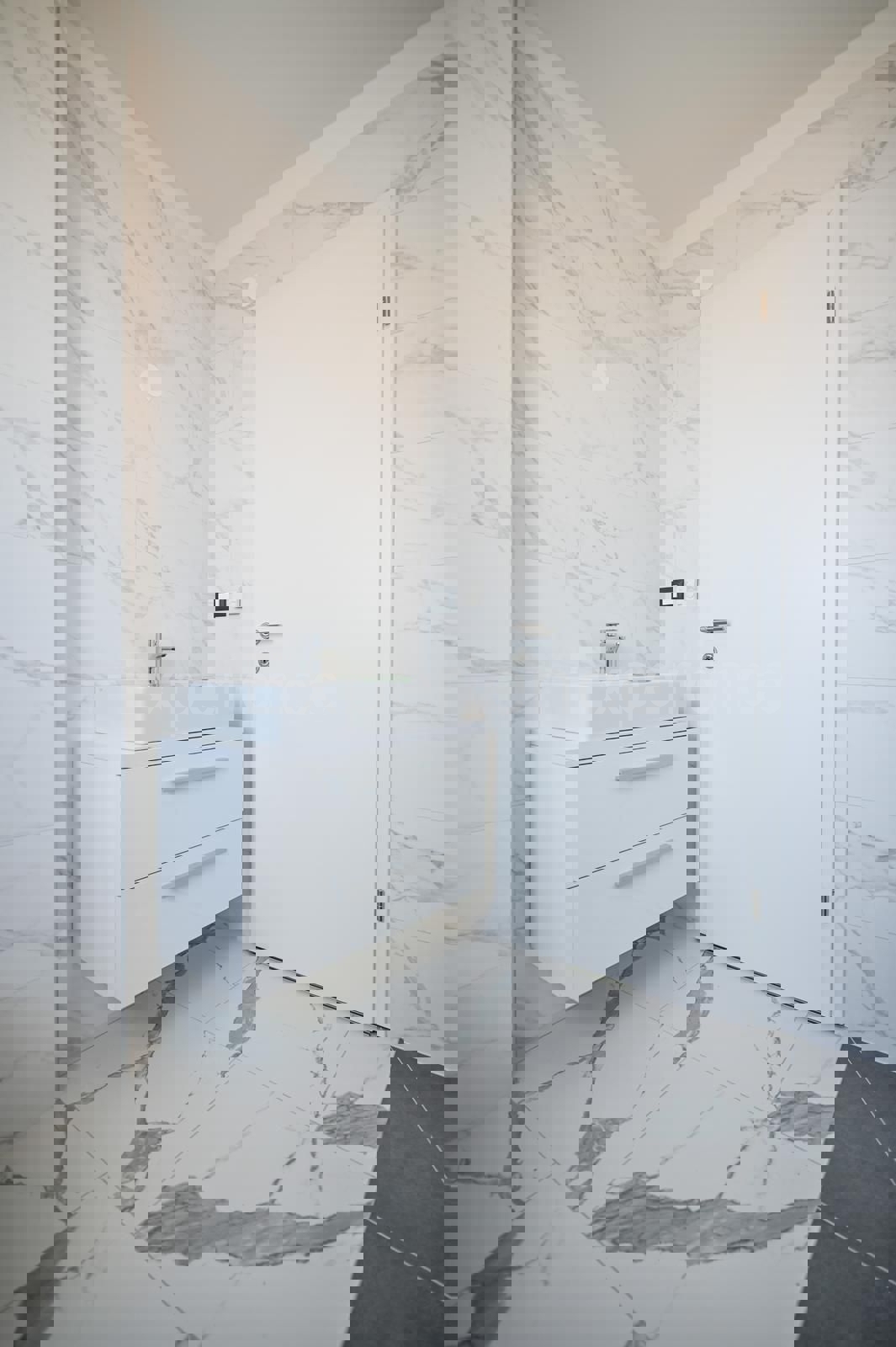 ISTRIA, zona Parenzo – appartamento (71,33 m²) al piano terra con GIARDINO (180 m²), 3 camere da letto