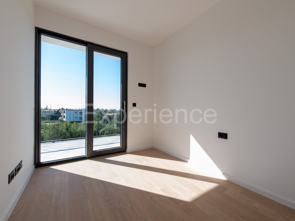 ISTRIA, Umago - appartamento in un nuovo edificio, 3 camere da letto, 3. piano, ASCENSORE, garage!