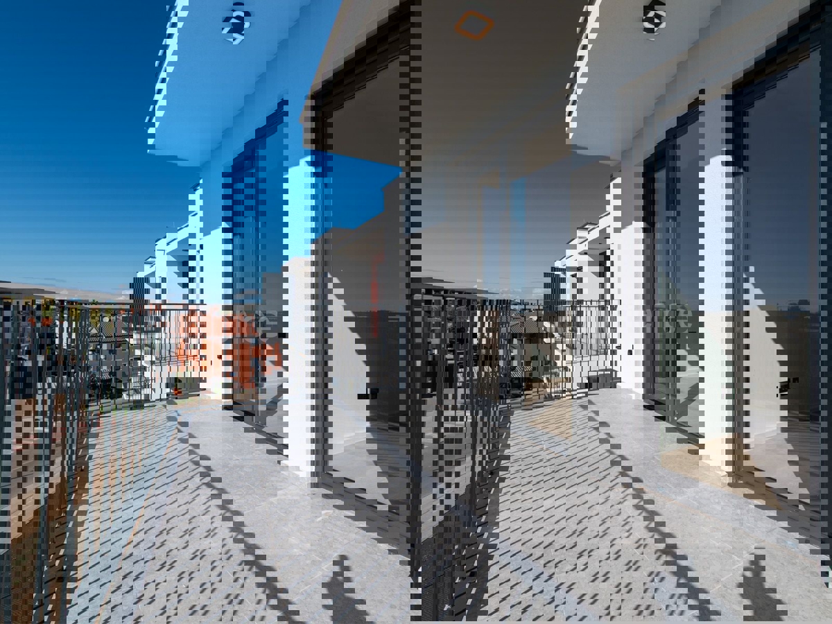 ISTRIA, Umago - appartamento in un nuovo edificio, 3 camere da letto, 3. piano, ASCENSORE, garage!