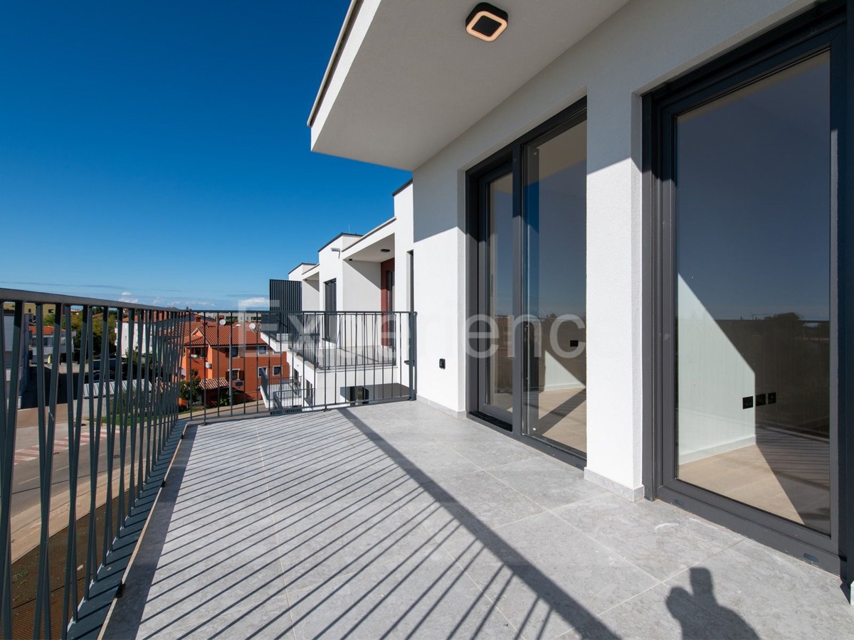 ISTRIA, Umago - appartamento in un nuovo edificio, 3 camere da letto, 3. piano, ASCENSORE, garage!