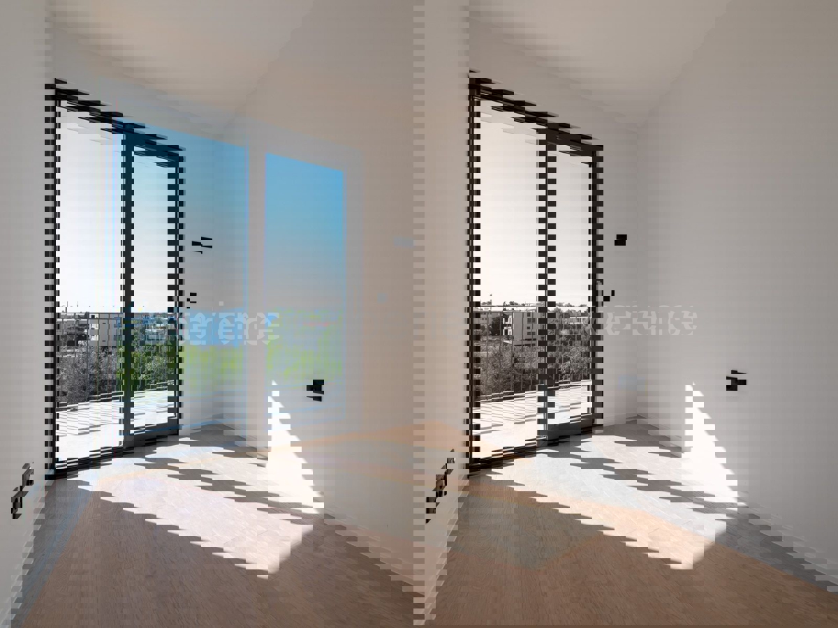 ISTRIA, Umago - appartamento in un nuovo edificio, 3 camere da letto, 3. piano, ASCENSORE, garage!