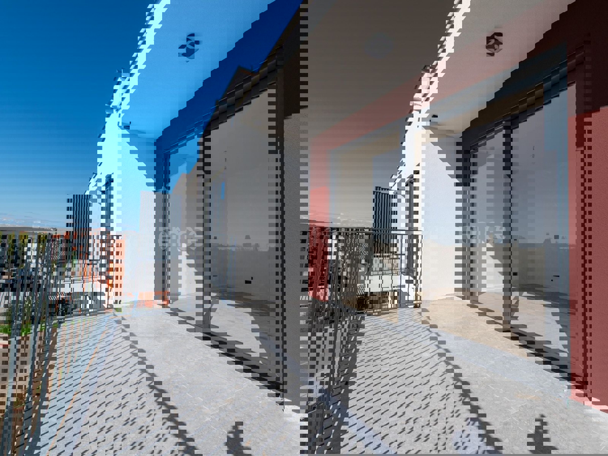 ISTRIA, Umago - appartamento in un nuovo edificio, 3 camere da letto, 3. piano, ASCENSORE, garage!