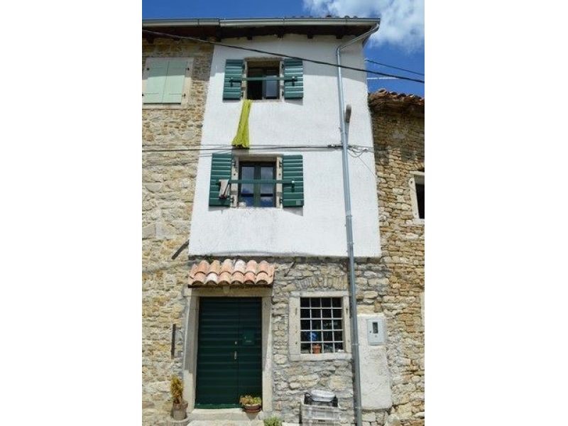 Motovun, casa in pietra centrale, 2 camere, terrazza, tranquilla