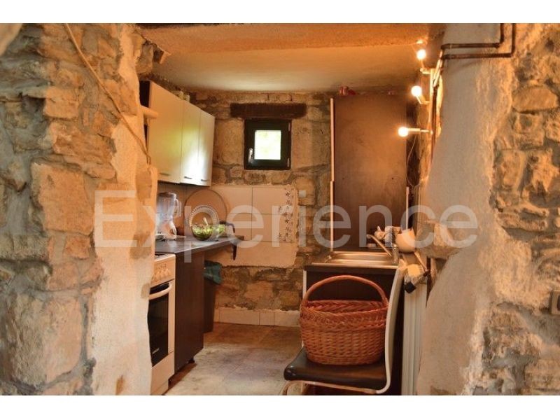 Motovun, casa in pietra centrale, 2 camere, terrazza, tranquilla