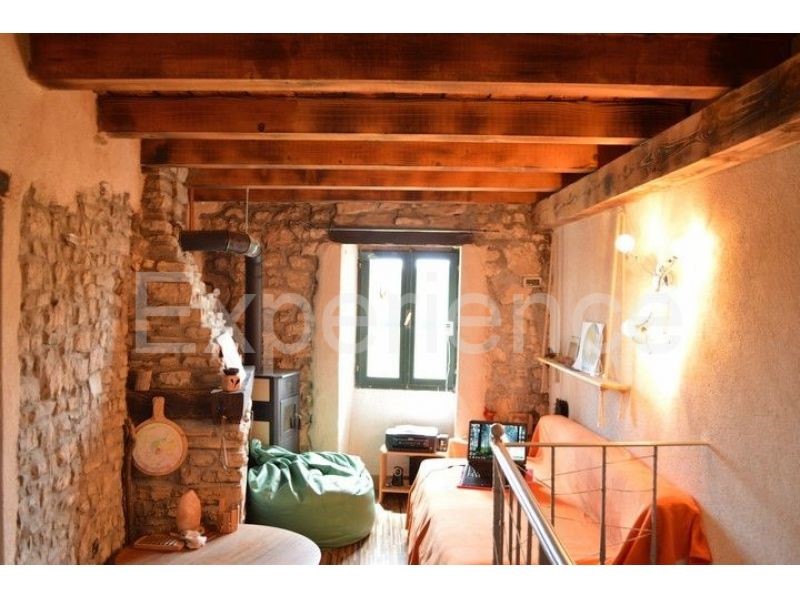 Motovun, casa in pietra centrale, 2 camere, terrazza, tranquilla