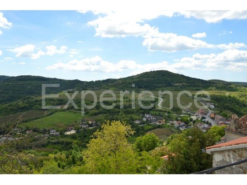Motovun, casa in pietra centrale, 2 camere, terrazza, tranquilla