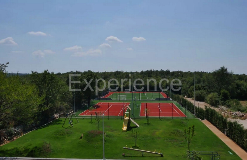 Sv. Lovreč, villa di lusso vista mare con campo da tennis