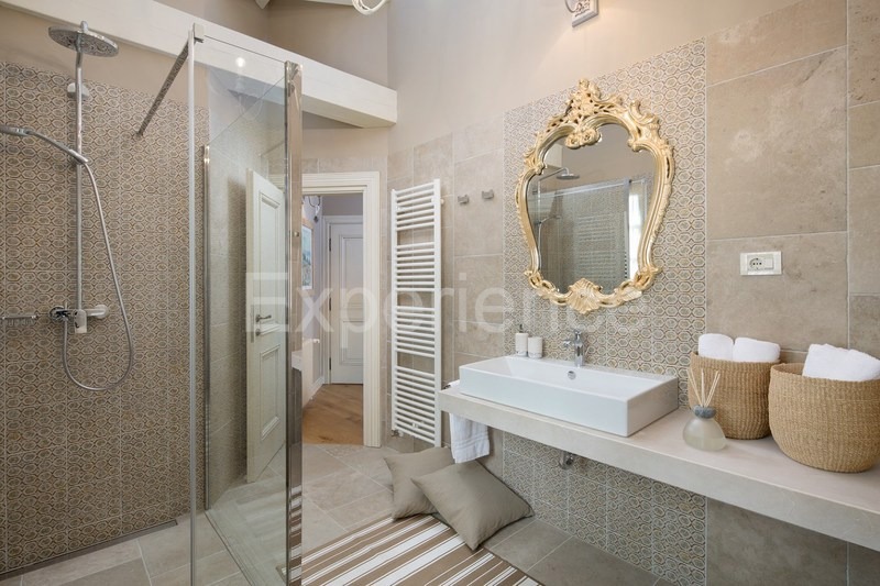 Sv. Lovreč, villa di lusso vista mare con campo da tennis