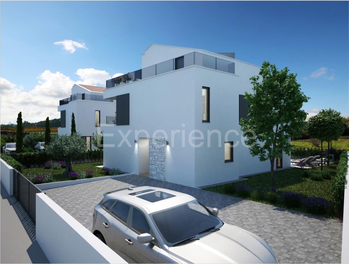 Nelle vicinanze di Parenzo - a circa 4 km dal mare, villa di lusso con piscina!