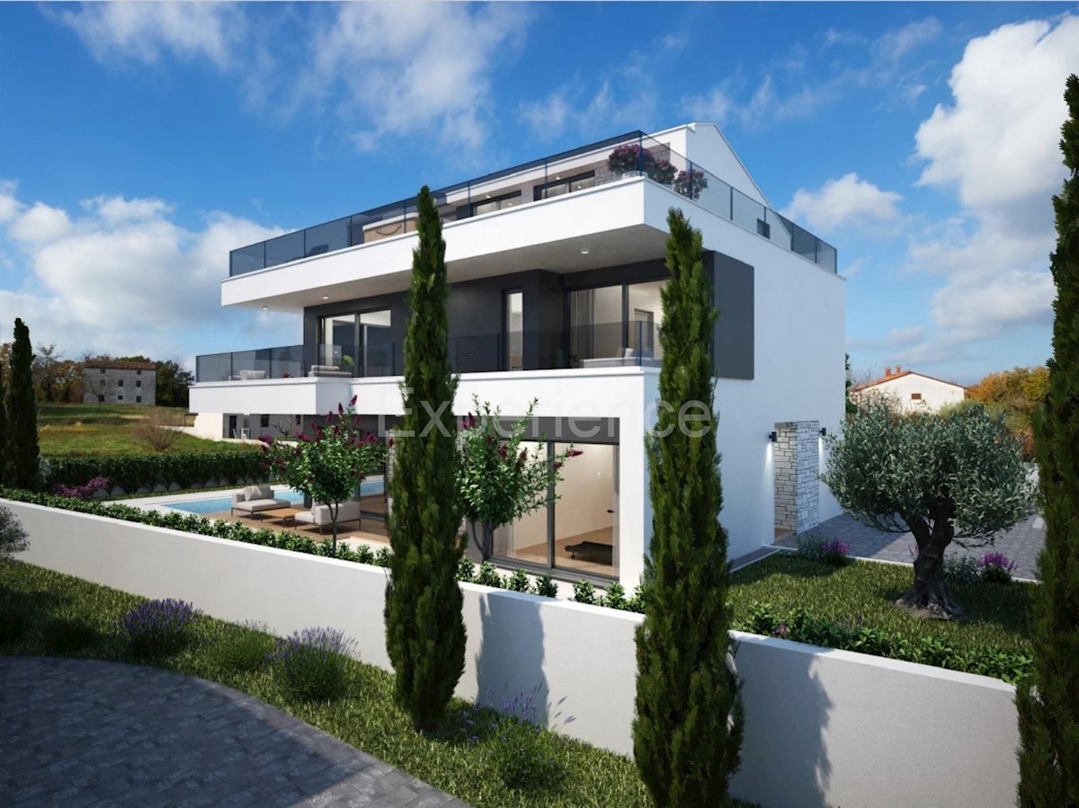 Nelle vicinanze di Parenzo - a circa 4 km dal mare, villa di lusso con piscina!