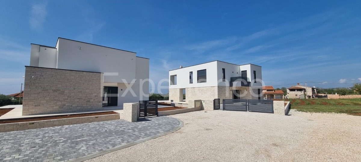 Nelle vicinanze di Parenzo - villa moderna di nuova costruzione con piscina!