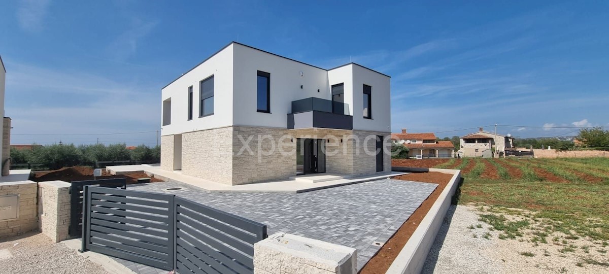 Nelle vicinanze di Parenzo - villa moderna di nuova costruzione con piscina!