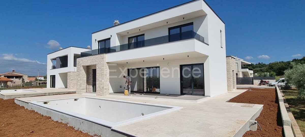 Nelle vicinanze di Parenzo - villa moderna di nuova costruzione con piscina!