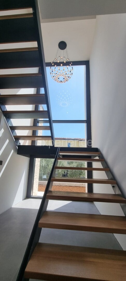 Nelle vicinanze di Parenzo - villa moderna di nuova costruzione con piscina!