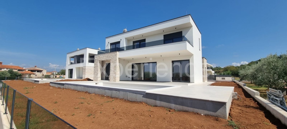 Nelle vicinanze di Parenzo - villa moderna di nuova costruzione con piscina!