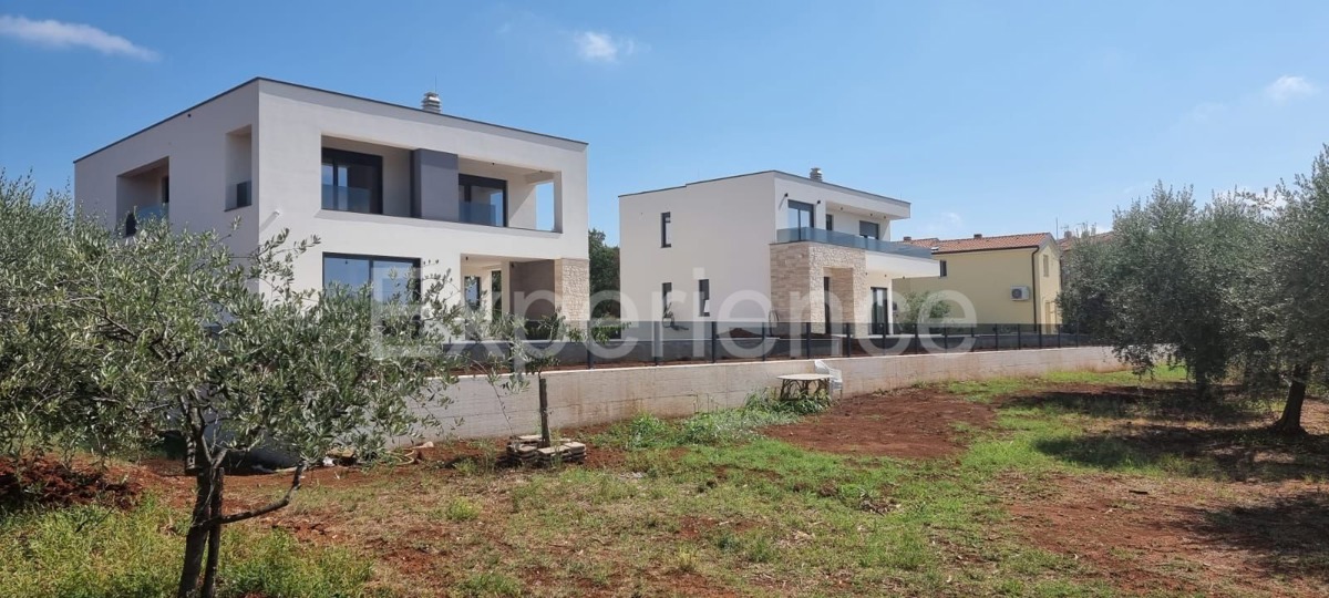 Nelle vicinanze di Parenzo - villa moderna di nuova costruzione con piscina!