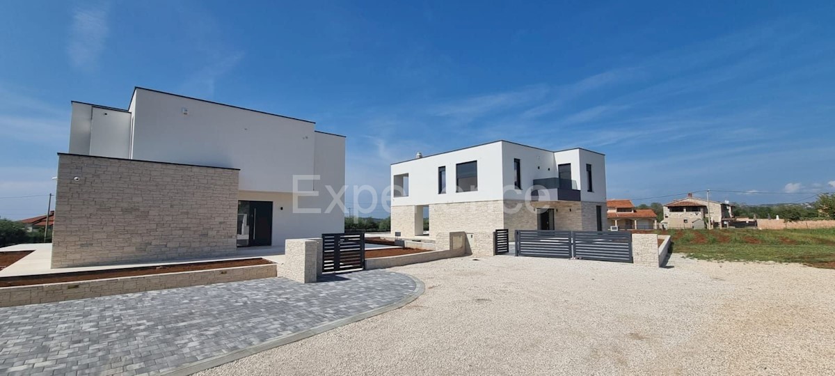 Nelle vicinanze di Parenzo - villa moderna di nuova costruzione con piscina!
