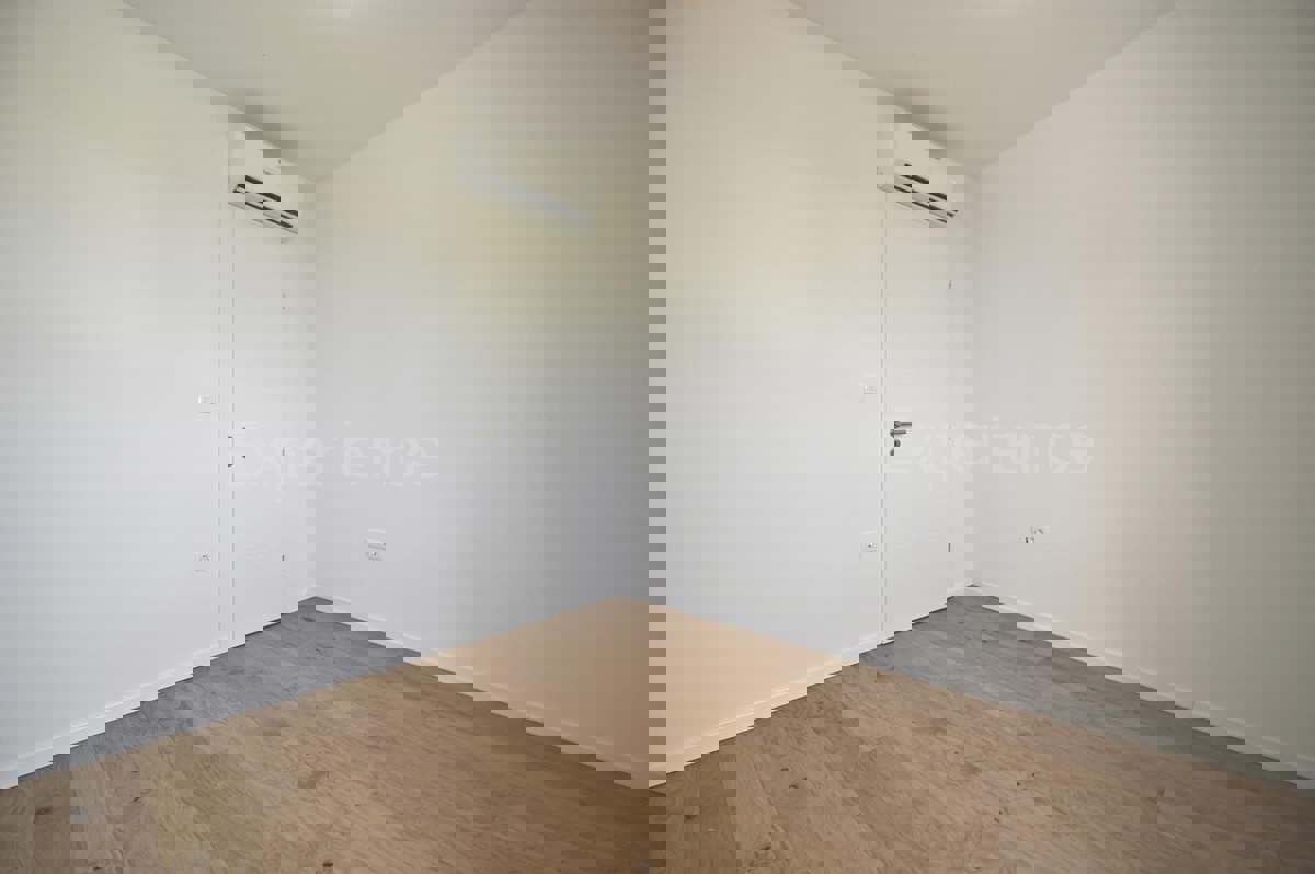 Vabriga - appartamento in un nuovo edificio, 2. piano, ASCENSORE!