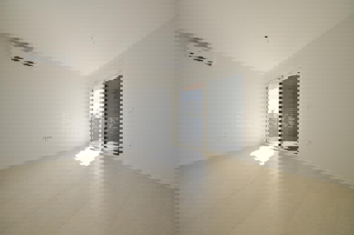 Vabriga - appartamento in un nuovo edificio, 2. piano, ASCENSORE!