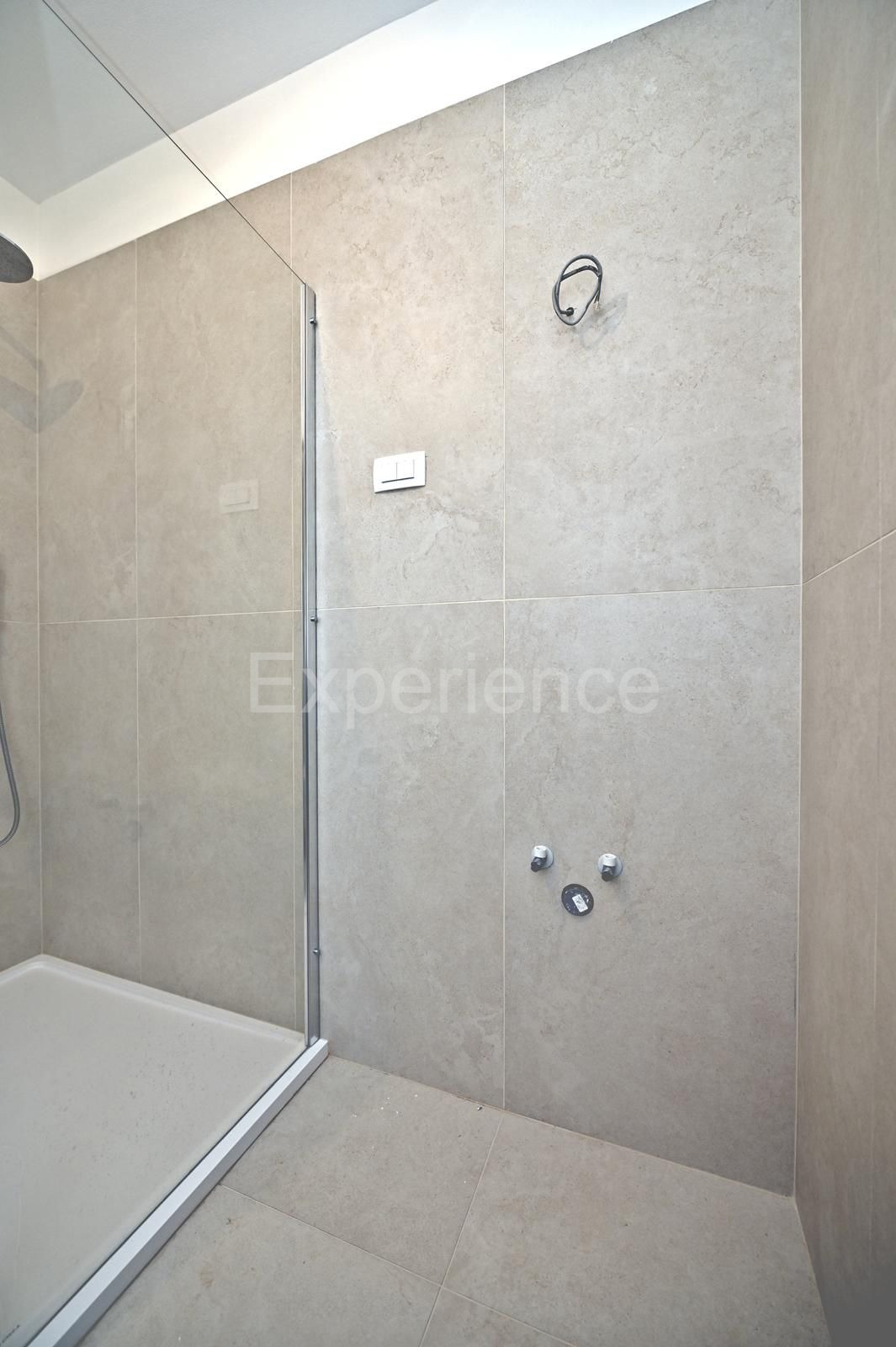 Vabriga - appartamento in un nuovo edificio, 2. piano, ASCENSORE!