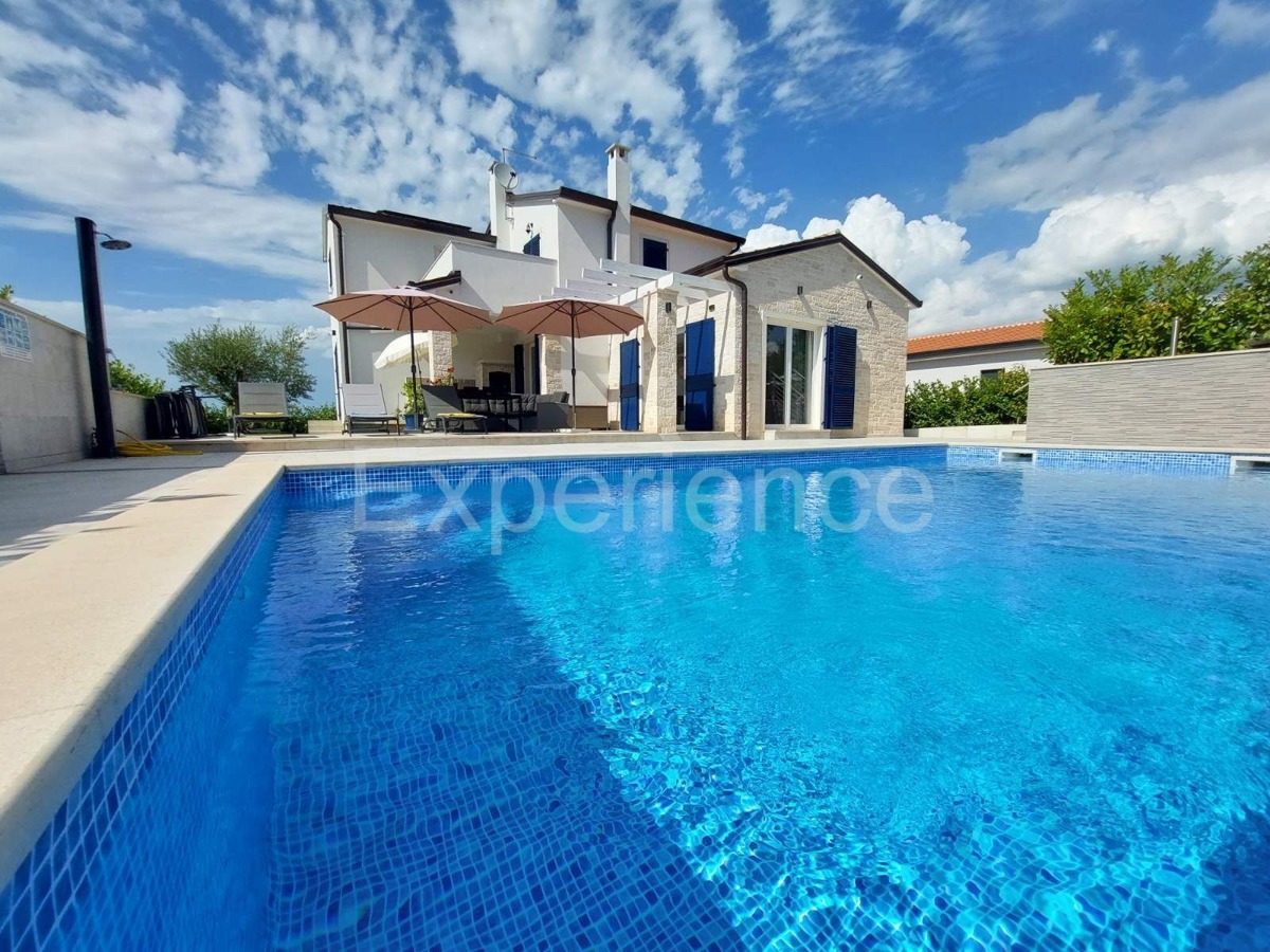 Vicino a Parenzo - a 3 km dal mare, villa con piscina!