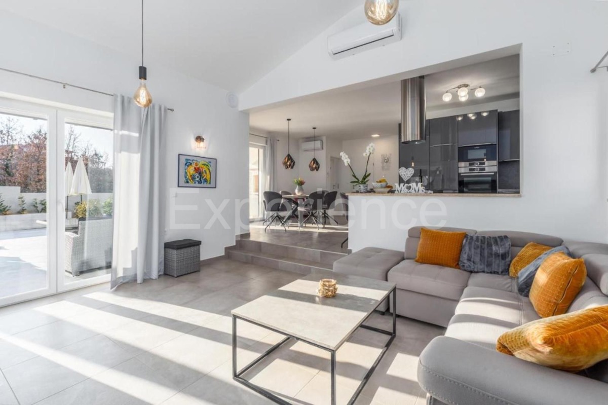 Vicino a Parenzo - a 3 km dal mare, villa con piscina!