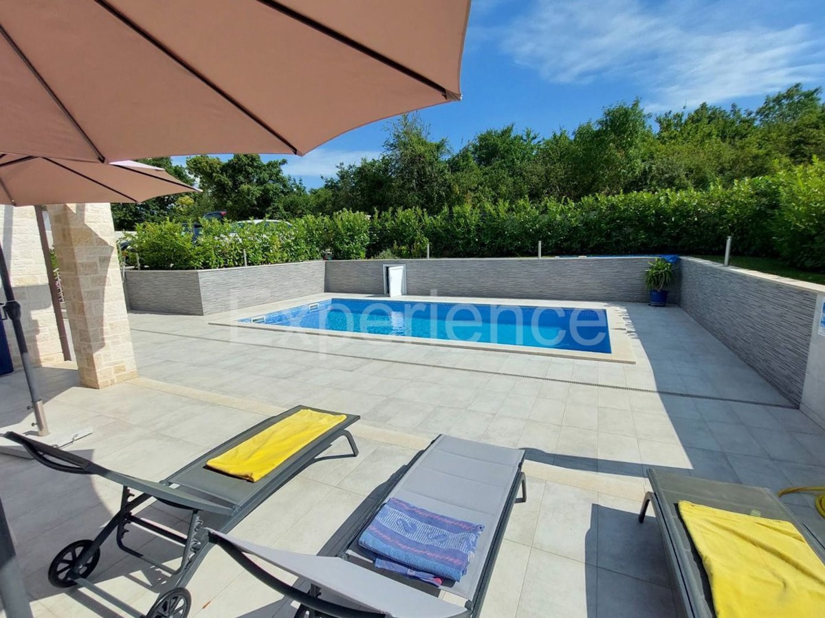 Vicino a Parenzo - a 3 km dal mare, villa con piscina!