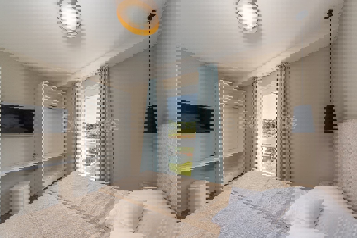 Vicino a Parenzo - a circa 5 km dal mare, villa con piscina, 6 camere da letto!