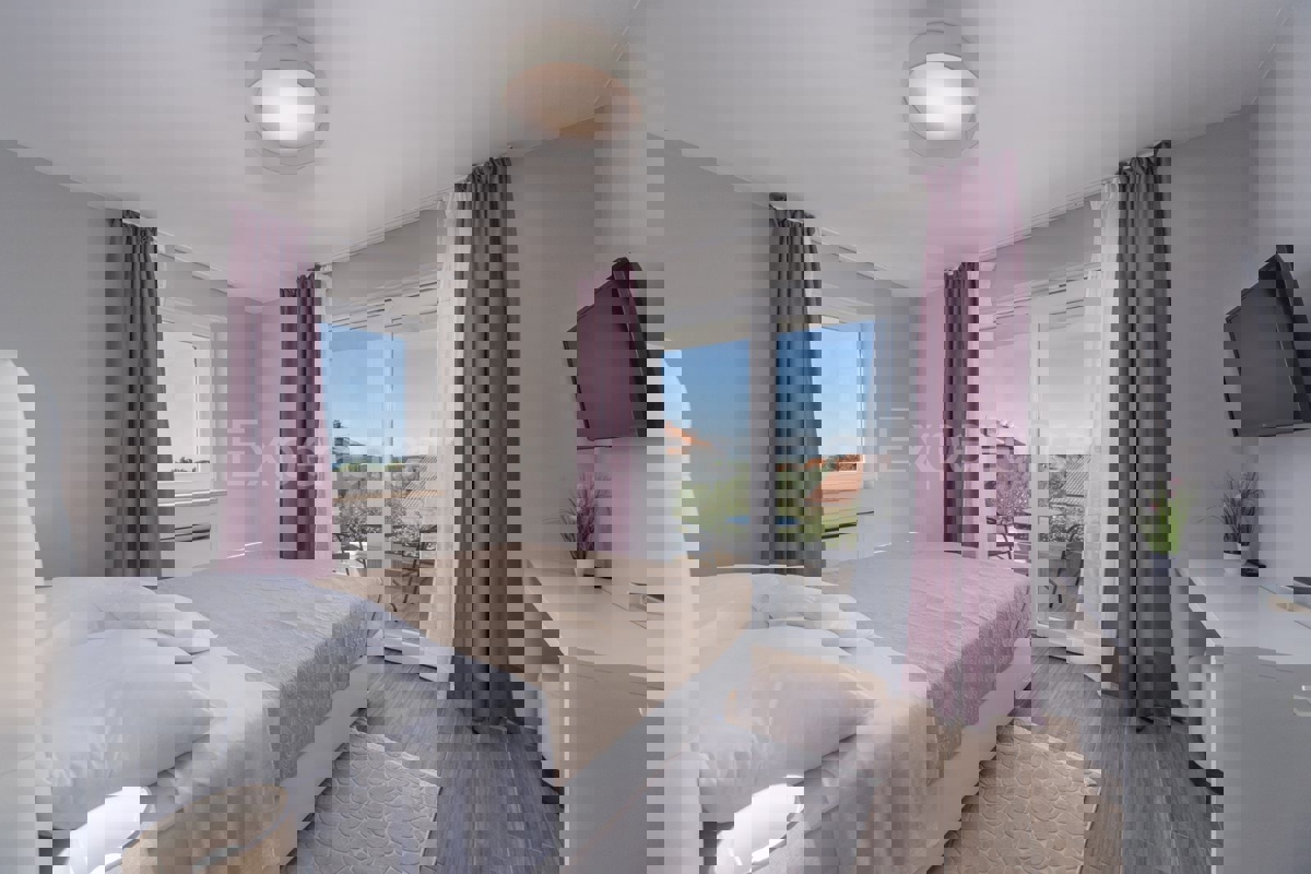 Vicino a Parenzo - a circa 5 km dal mare, villa con piscina, 6 camere da letto!