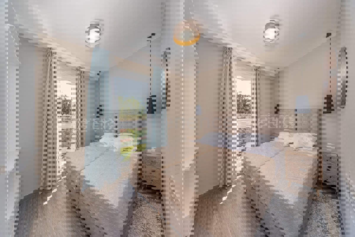 Vicino a Parenzo - a circa 5 km dal mare, villa con piscina, 6 camere da letto!