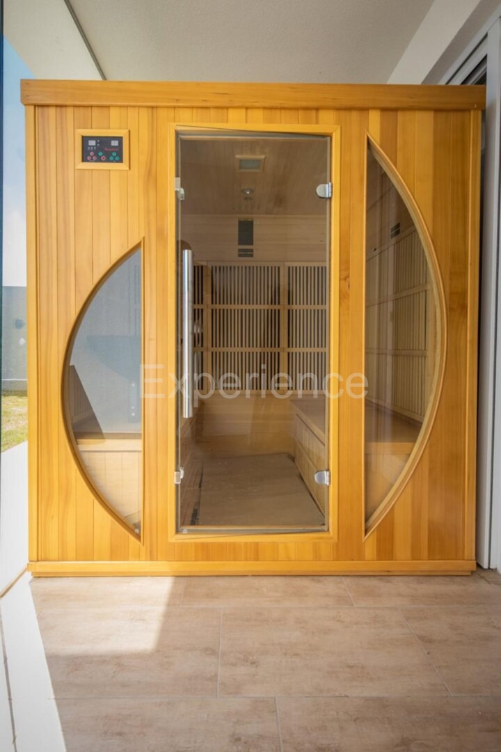 Vicino a Parenzo - a circa 5 km dal mare, villa con piscina, 6 camere da letto!