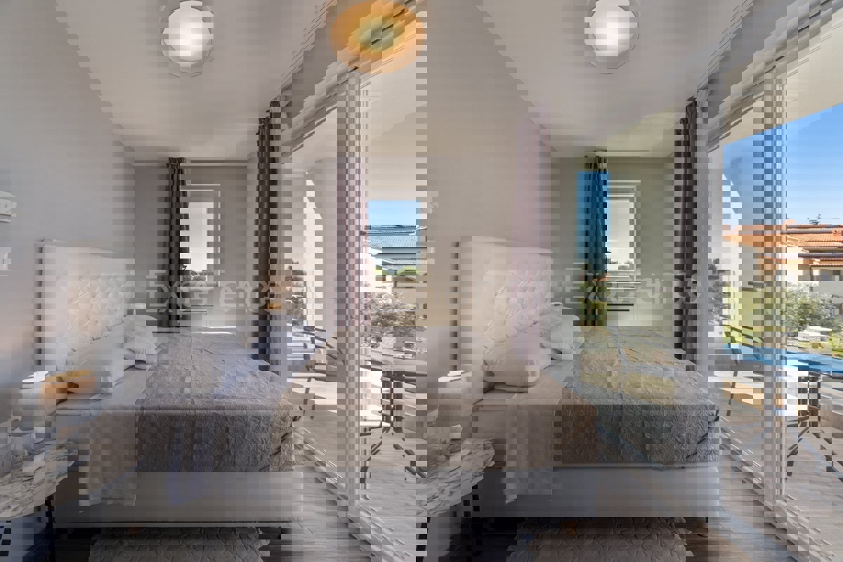 Vicino a Parenzo - a circa 5 km dal mare, villa con piscina, 6 camere da letto!