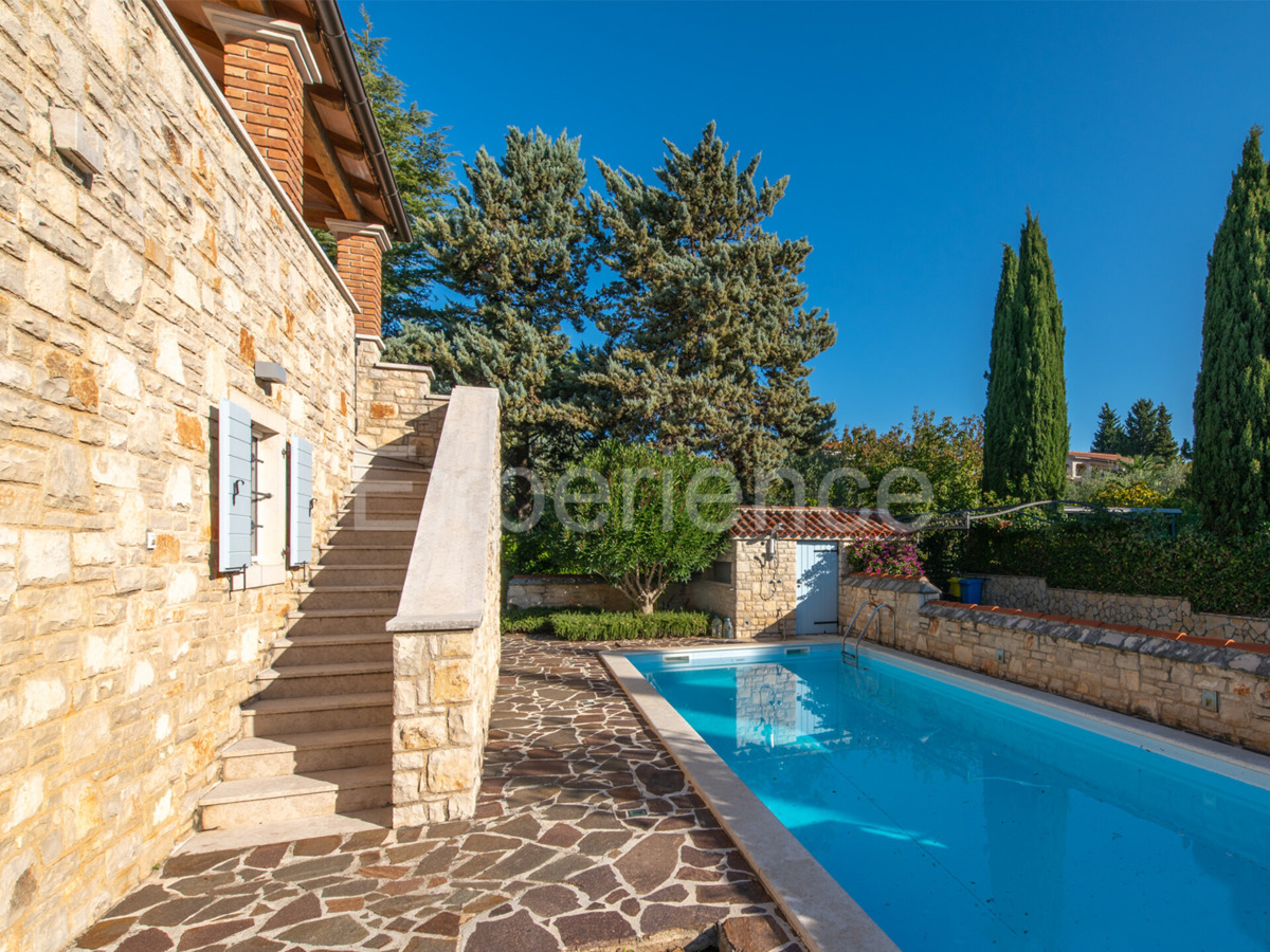 Nelle vicinanze di Parenzo - 1.000 m dal mare, villa mediterranea con piscina!