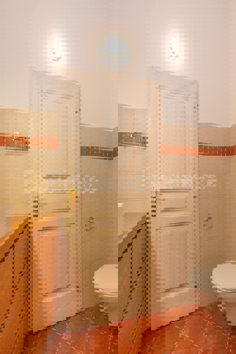 Nelle vicinanze di Parenzo - 1.000 m dal mare, villa mediterranea con piscina!