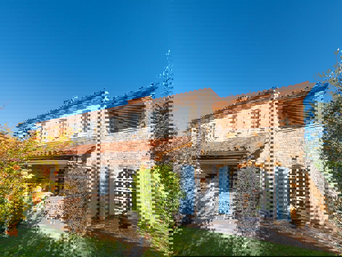 Nelle vicinanze di Parenzo - 1.000 m dal mare, villa mediterranea con piscina!