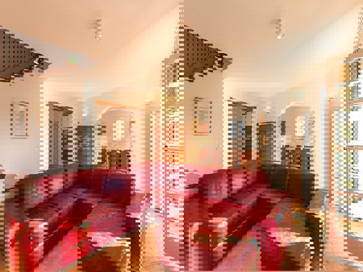 Nelle vicinanze di Parenzo - 1.000 m dal mare, villa mediterranea con piscina!