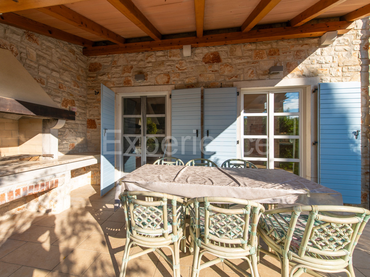 Nelle vicinanze di Parenzo - 1.000 m dal mare, villa mediterranea con piscina!